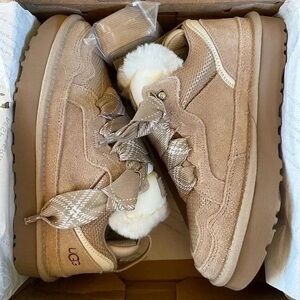 UGG Tan Sneakers with Cream Accents🐼🐼